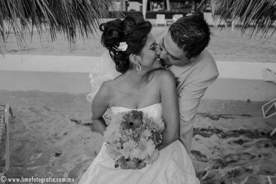 Lime Fotografia de boda en playa Puerto Vallarta Beach Wedding photography Club Regina_021415__Blanca+Carlos_1849