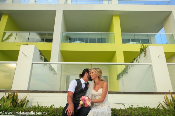 Fotos de boda en playa Hilton Puerto Vallarta All Inclusive Resort novios